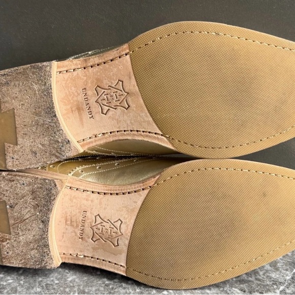 Men's Gold Brogue Dress Shoes - Picture 5 of 7